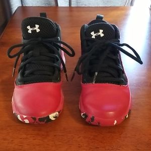 Gently used boys under armour shoes
